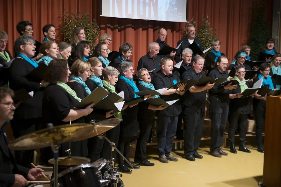 Gemischter Chor Rüti während einem Konzert.